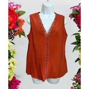 Emery Rose V-Neck Sleeveless Blouse Sz M Clay Color Eyelet Trim Top 100% Cotton